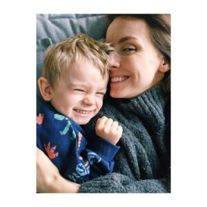 Gabriela Lašková Instagram - • Děkujeme všem za podporu a přejeme všem marodům, ať jsou brzy zdraví! 🤍

* My si naštěstí jucháme, protože takhle se marodí u nás - od ucha k uchu, plný energie. Věřím, že už to bude jen a jen dobrý. Tfuj tfuj tfuj.

Kdo jim taky neunikl? 🦠