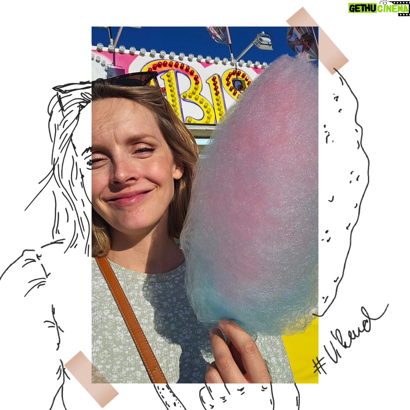 Gabriela Lašková - 3 Likes - • Víkend ! 🎪
Záhony, skleník, základ pro bazén, pouť, cukrová vata, papírové růže, dětská oslava, záhony, další kousek zahrady, zase záhony, grilování, bazének, Hugo, kombajn na poli a suchá tráva.
#víkend #malevelkeradosti #klucimoji #ladolcevita