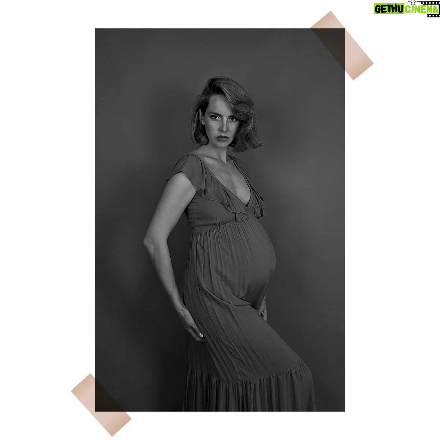 Gabriela Lašková - 3 Likes - • Třetí těhotenství jsem si užívala se vším všudy, protože jsem věděla, že je poslední. Možna i proto bylo nejdelší. Nebylo vždy zrovna jednoduché, ale se dvěma klukama doma, co se strašně těšili na brášku, bylo jedno z nejkrásnějších.
A přestože mi to kopání a těšení se chybí, mít Edvarda v náručí, spolu s Benikem a Vinouškem kolem krku, je prostě štěstí nepopsatelných rozměrů.
🫶🏻
#doalba #napamatku #tehotenstvi #tretitehotenstvi #pregnancy #pregnant #pregnantphoto #pregnancyphoto #happiness