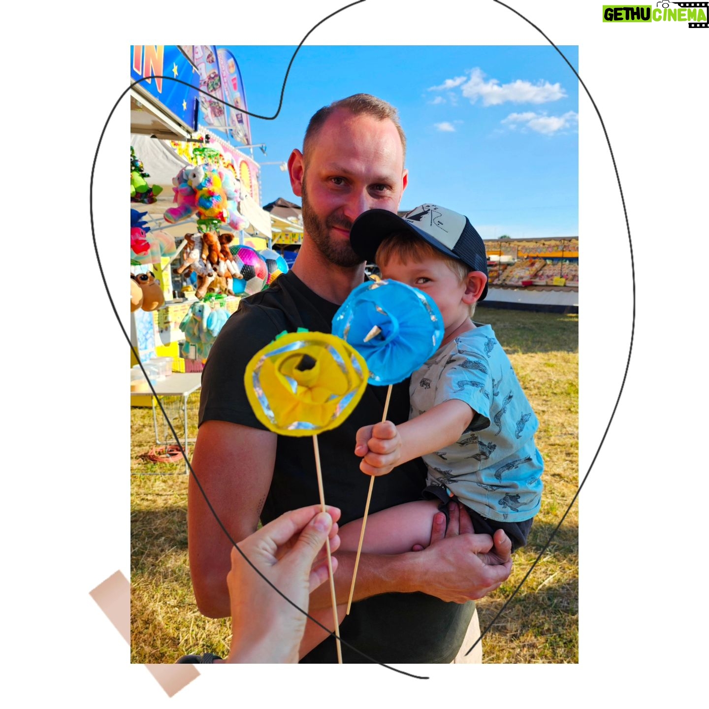 Gabriela Lašková - 3 Likes - • Víkend ! 🎪
Záhony, skleník, základ pro bazén, pouť, cukrová vata, papírové růže, dětská oslava, záhony, další kousek zahrady, zase záhony, grilování, bazének, Hugo, kombajn na poli a suchá tráva.
#víkend #malevelkeradosti #klucimoji #ladolcevita