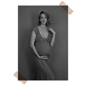 Gabriela Lašková Instagram - • Třetí těhotenství jsem si užívala se vším všudy, protože jsem věděla, že je poslední. Možna i proto bylo nejdelší. Nebylo vždy zrovna jednoduché, ale se dvěma klukama doma, co se strašně těšili na brášku, bylo jedno z nejkrásnějších. 

A přestože mi to kopání a těšení se chybí, mít Edvarda v náručí, spolu s Benikem a Vinouškem kolem krku, je prostě štěstí nepopsatelných rozměrů.

🫶🏻

#doalba #napamatku #tehotenstvi #tretitehotenstvi #pregnancy #pregnant #pregnantphoto #pregnancyphoto #happiness