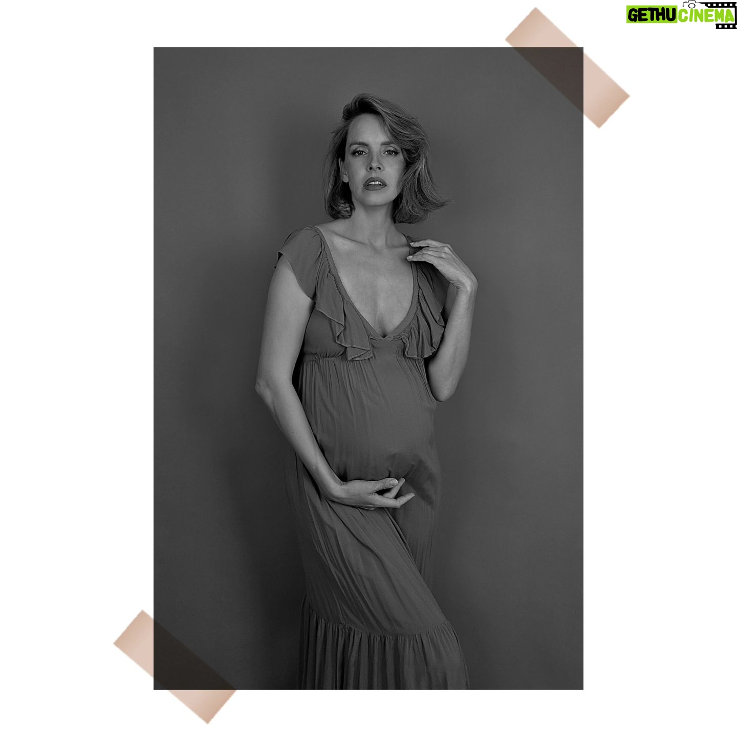 Gabriela Lašková - 3 Likes - • Třetí těhotenství jsem si užívala se vším všudy, protože jsem věděla, že je poslední. Možna i proto bylo nejdelší. Nebylo vždy zrovna jednoduché, ale se dvěma klukama doma, co se strašně těšili na brášku, bylo jedno z nejkrásnějších.
A přestože mi to kopání a těšení se chybí, mít Edvarda v náručí, spolu s Benikem a Vinouškem kolem krku, je prostě štěstí nepopsatelných rozměrů.
🫶🏻
#doalba #napamatku #tehotenstvi #tretitehotenstvi #pregnancy #pregnant #pregnantphoto #pregnancyphoto #happiness
