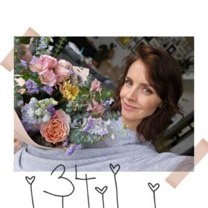 Gabriela Lašková Instagram - • 34 🎂 

Včera za mnou přijeli Laškovic rodina a slavilo se do večera, miluju je všechny. Dneska mám sice oficiálně narozeniny, ale dnešnímu dni velela únava, tepláky a gauč. A byly to krasné narozeniny. A přání, přání mám jediný. Ať jsme zdraví, celá rodina a hlavně ten náš malý dárek. Příští rok už bude slavit u mě v náručí 🤞🏻🤍

Kytička od každého mého kluka je nejkrásnější tradice, kterou s narozením kluků zavedl manžel. Zbožňuju je a jsem za ně strašně vděčná. Ach, ty hormony!

#dneskamamnarozeniny #34 #šťastná #vděčná
