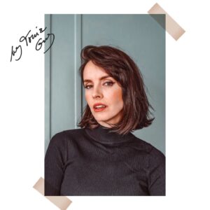 Gabriela Lašková Instagram - • Tak dlouho jsem chtěla dlouhé vlasy, až jsem ze dne na den nevěděla proč. Najednou jsem se na sebe dívala a nepoznávala se, pár protenčených dlouhých pramenů, žádný šmrnc, nuda, zoufale jsem chtěla změnu - a pořádnou. Mohlo to být pod ramena, ale já se toho nebála. Chtěla jsem takové francouzské mikádo, ale aby mi šel culík. Ofina je delší a variabilní - jde na patku, dozadu, ale i do čela. Takhle jsou vlastně jen vyfénované, bože jak já jsem spokojená! Co teprve až na ně vezmu kulmu ✌🏻

DĚKUJU @toniandguysalonprague @janiiiicka za střih a Alence za barvu 🫶🏻 

#proměna #novystrih #nakrátko #mikádo #bob #strasnespokojena #shorthair #frenchbob #brunette #hairinspiration #toniandguy