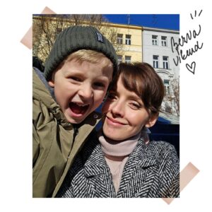 Gabriela Lašková Instagram - • Tohle byl tak bezvadný víkend, že si ho tu musím stihnout uložit. Fakt bezvadný a tolik potřeba! ✌🏻

Relax, manželé spolu, knížka, divadýlko, rodina, zahrada, slunce.

#bezvadnyvikend