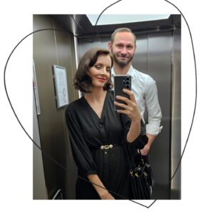 Gabriela Lašková Instagram - • Tohle byl tak bezvadný víkend, že si ho tu musím stihnout uložit. Fakt bezvadný a tolik potřeba! ✌🏻

Relax, manželé spolu, knížka, divadýlko, rodina, zahrada, slunce.

#bezvadnyvikend