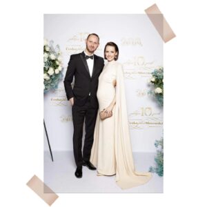Gabriela Lašková Instagram - • Tradiční fotka, srdeční záležitost 🤍

Ještě jednou děkujeme za vše, byl to překrásný večer!

@ceskoslovenskyples @andrea__ruzickova @mikolasruzicka #10rocnik #ceskoslovenskyples 

Saty: @martina_pipkova_loudova 
Styling: @lukasmachacek