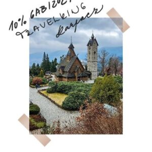 Gabriela Lašková Instagram - • Víkend v Karpacz s @travelking.cz - Na Travelkingu aktuálně probíhá velká slevová akce Travelbomby, kterou navíc můžete kombinovat s 10% slevovým kódem GABI2024. Platí do konce měsíce! 💥

* Hotel Nowa Ski je velmi příjemný tříhvězdičkový hotel, který je situován kousek od centra města Karpacz, necelý kilometr od lyžařského areálu a za dobrého počasí nabízí panoramatický výhled na Sněžku. 

* Hotel dále nabízí krásné zrekonstruované pokoje, pestré bufetové snídaně a také možnost využití sauny. Tu je ale třeba dopředu rezervovat. V přízemí najdete malý dětský koutek, hernu s X-boxem nebo kulečník. Parkování u hotelu je zdarma.

* Za nás je hotel příjemný, pohodlný a dobře situovaný, vhodný především pro ty, co chtějí den trávit na sjezdovce nebo výlety po okolí.

* Jediný jazyk, kterým se zde domluvíte je polština. Základní informace jsou srozumitelné, ale pro zbytek doporučuji slovník nebo ruce a nohy.

@nowaski_karpacz @travelking.cz #karpacz