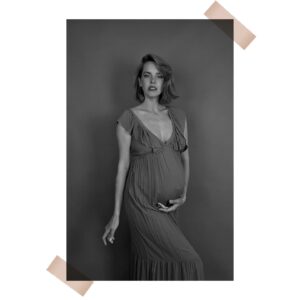 Gabriela Lašková Instagram - • Třetí těhotenství jsem si užívala se vším všudy, protože jsem věděla, že je poslední. Možna i proto bylo nejdelší. Nebylo vždy zrovna jednoduché, ale se dvěma klukama doma, co se strašně těšili na brášku, bylo jedno z nejkrásnějších. 

A přestože mi to kopání a těšení se chybí, mít Edvarda v náručí, spolu s Benikem a Vinouškem kolem krku, je prostě štěstí nepopsatelných rozměrů.

🫶🏻

#doalba #napamatku #tehotenstvi #tretitehotenstvi #pregnancy #pregnant #pregnantphoto #pregnancyphoto #happiness