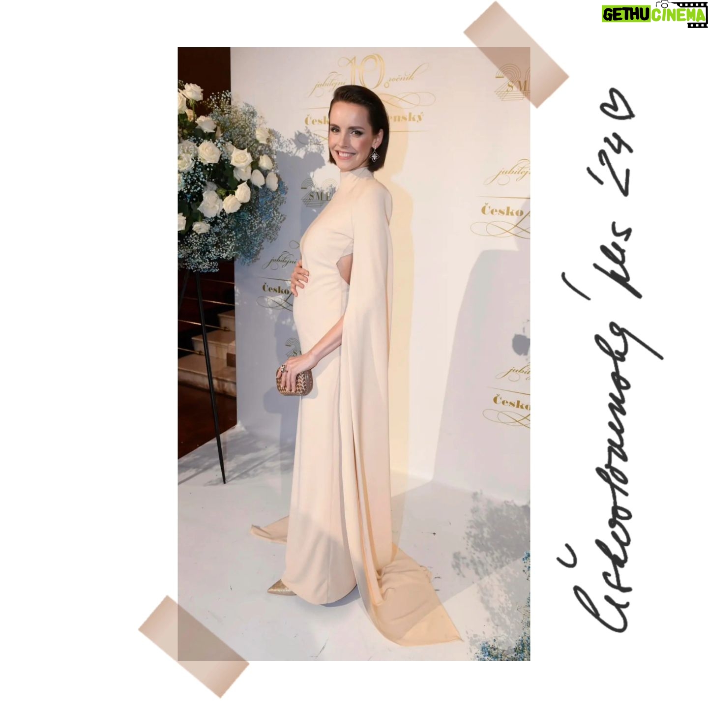 Gabriela Lašková - 3 Likes - • ᴄᴇꜱᴋᴏꜱʟᴏᴠᴇɴꜱᴋʏ ᴘʟᴇꜱ 2024
Děkujeme za pozvání, bylo nám velikou radostí. Přes velkou únavu, která mě dostala do postele chvíli po půlnoci, jsem si to opravdu užila a cítila se krásně. V krásných šatech, s krásnými šperky a především po boku 🤍
Děkujeme @ceskoslovenskyples !
Šaty @martina_pipkova_loudova
Šperky @roberto_coin
Styling @lukasmachacek
Děkuju za vše!
#ceskoslovenskyples #10rocnik #200bedrichsmetana