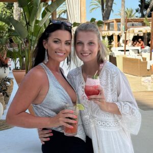 Gabriela Partyšová Instagram - Skvělá  @sekaninovalaura 💙 @nikkibeachmallorca #prazdniny