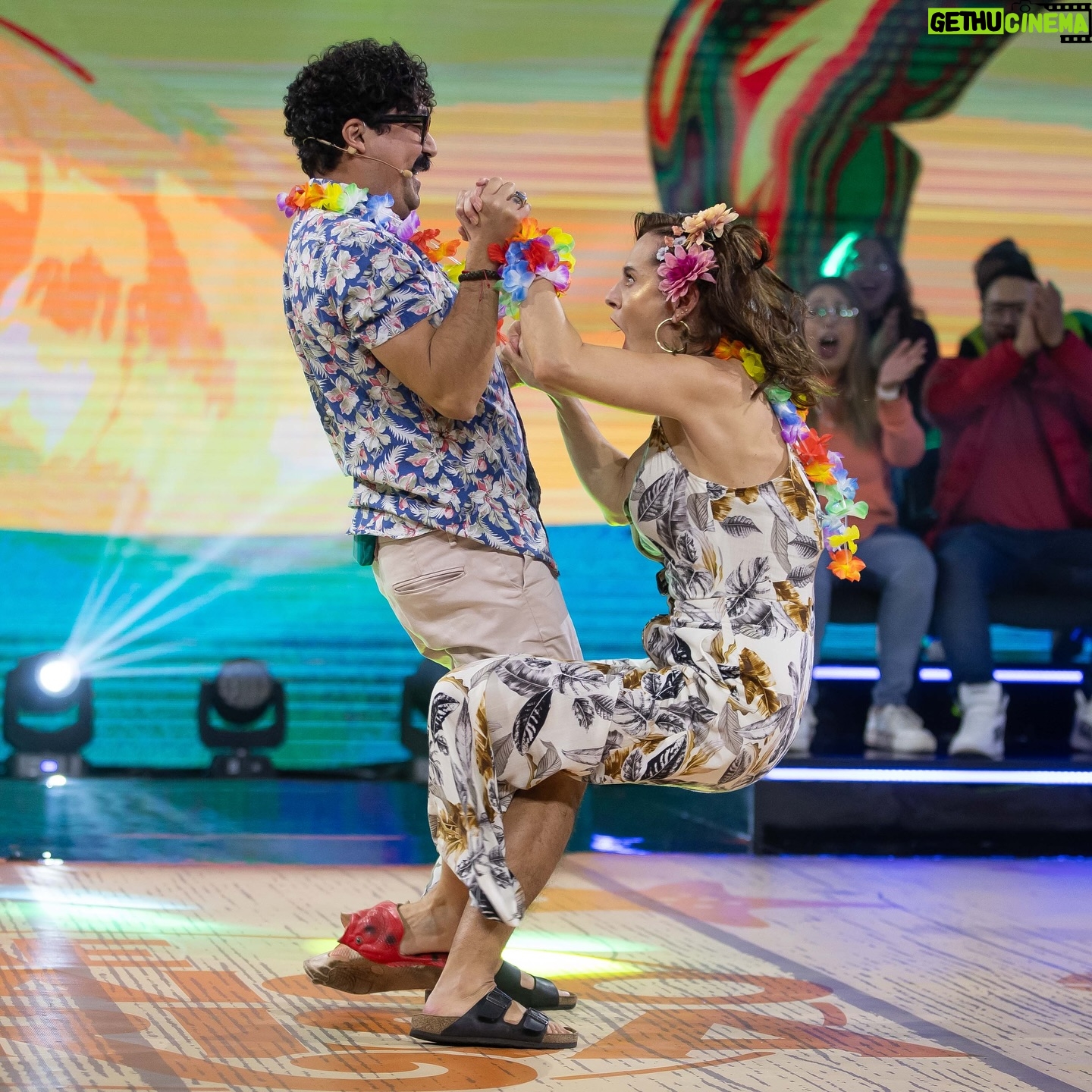 Gabriela Platas - 6.9K Likes - Por favor, gente de #CirqueDuSoleil ya dejen de llamarnos😓 Estamos ocupados en la 10ª temporada de @mecaigoderisaof