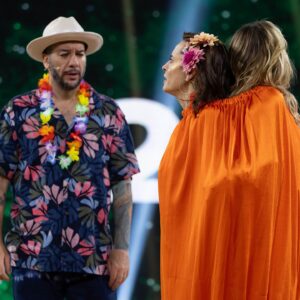Gabriela Platas Instagram - De vez en cuando una flor no le cae mal a nadie 🌺