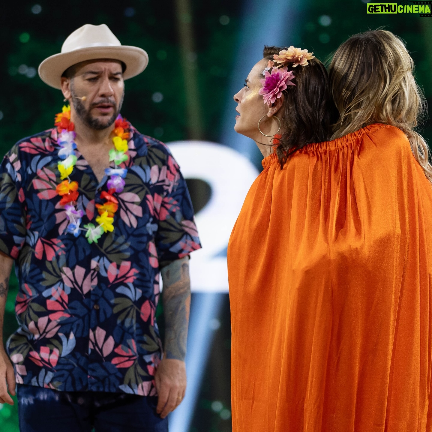 Gabriela Platas - 2.4K Likes - De vez en cuando una flor no le cae mal a nadie 🌺