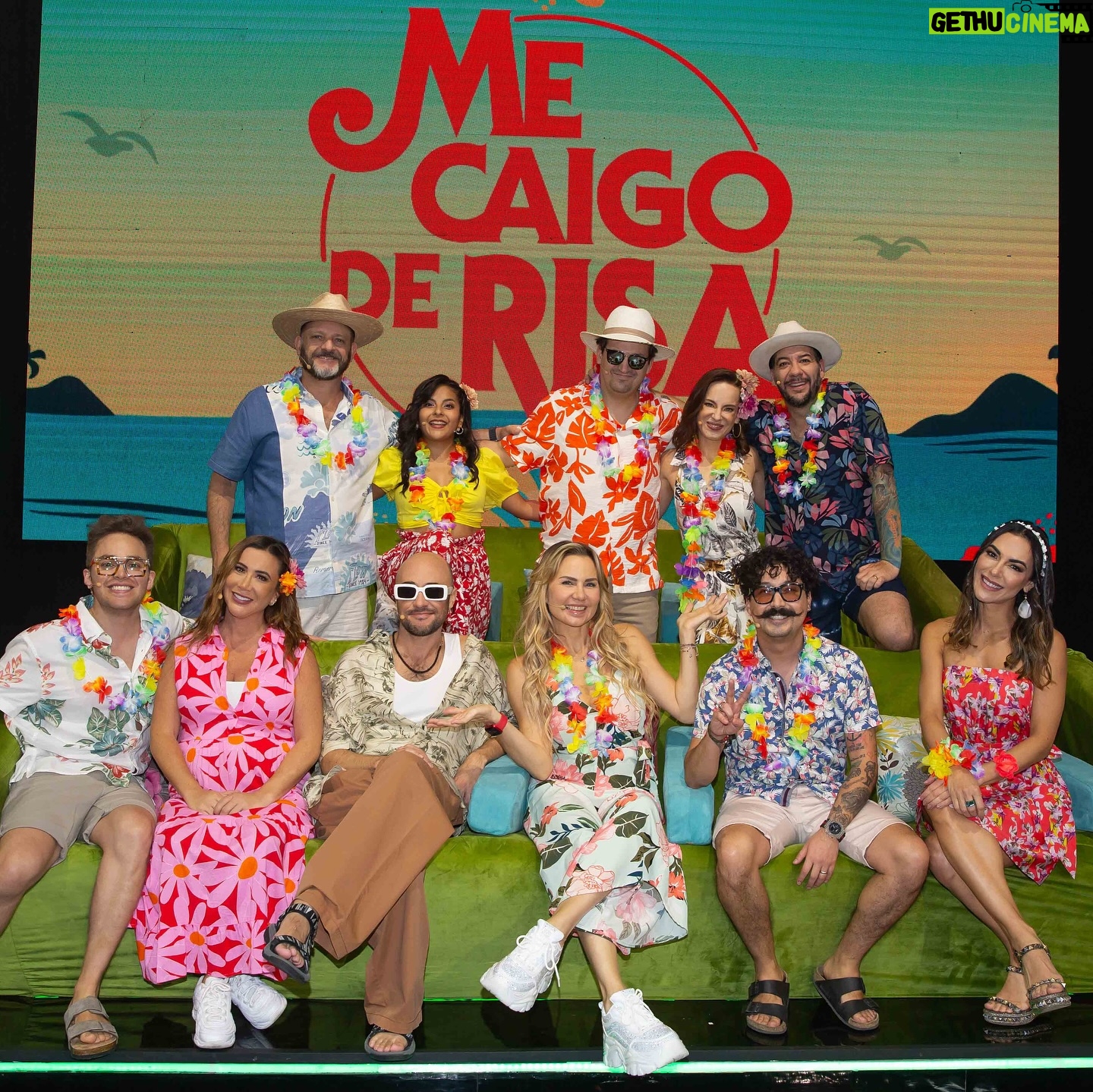 Gabriela Platas - 2.4K Likes - De vez en cuando una flor no le cae mal a nadie 🌺