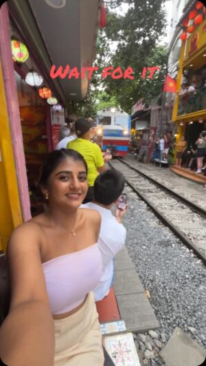 Gabriella Charlton Instagram - 📍 Train Street, Hanoi, Vietnam

@touronholidays 

Thousands of people coming together to wait for a train to pass by our coffee shops like happy kids 🫶🏻🥺

It got a tad bit nervous when it passed by me 🙈