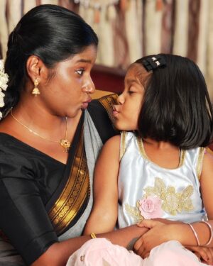Gabriella Sellus Instagram - “எனது ஆயிரம் கவலையுடன் அவளது சிறிய புன்னகையுடன் போர் புரிந்து எனது நிம்மதியை மீட்டு கொடுத்தவள்” @lithanya_sivabalan_official
Pc @jaison_the_ekalaivan