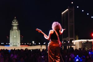 Gaby Moreno Instagram - Fun times LA!! Thanks for coming out for this #kcrwsummernights event and singing and dancing with us at the beautiful Jerry Moss Plaza in DT. ❤️
@kcrw 

📷: @ttepz