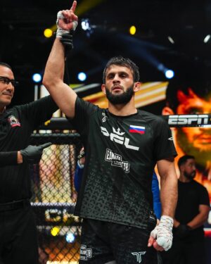 Gadzhi Rabadanov Instagram - Хорошая ночь для нас @nurmagomedov_mma_school . Спасибо всем кто болел за меня. Поход за титулом чемпиона продолжается ☝🏼👊🏻 Заготовка тренера сработала @muhammad_abdulkhamidov 🫂
@magomedgadgi 
@machaev  обнял братья
