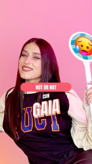 Gaia Gozzi Instagram - Abbiamo giocato a Hot or Not con la nostra dea saffica @gaiaofficial 😙 e per voi farsi tirare i capelli è hot or not? 🥵