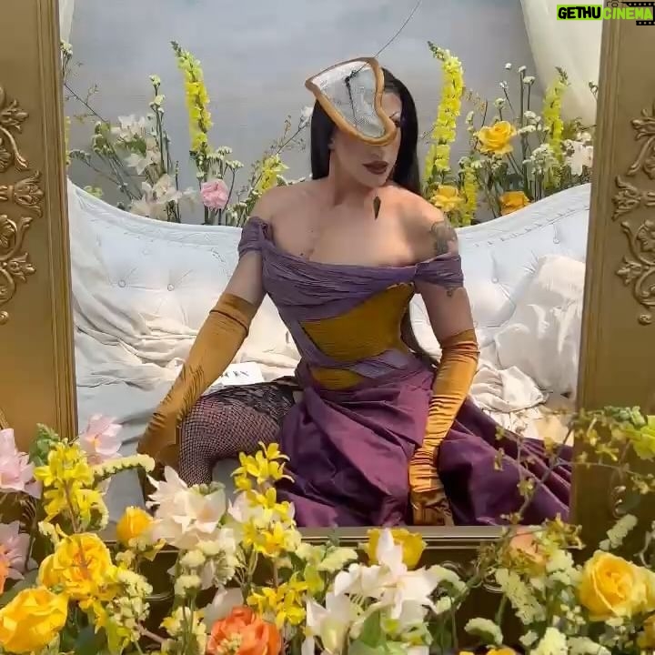 Gala Varo - 14.6K Likes - @gala.varo en custom look The Weird Market para la Yellow Carpet de la Screening Party de la MET Gala 2024 por Vogue México.
@voguemexico
@bumblelatam
@nespresso.mx #UnforgettableTaste
@brugal1888mx
Hair: @_franciscopelayo_ 💛