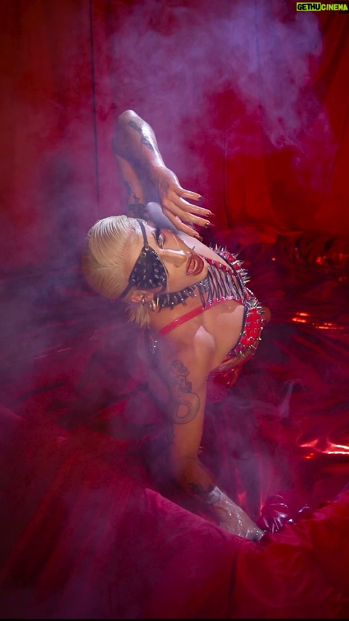 Gala Varo - 15.7K Likes - AMOR SIN AMOR - @gala.varo 🔥
Video musical por: @redrum.audiovisuales
PRÓXIMAMENTE