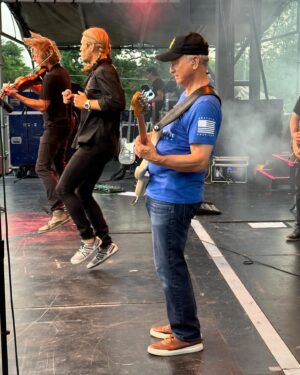 Gary Sinise Instagram - Had an amazing weekend at Fort Leonard Wood and Fort Knox serving our nation’s heroes with an appreciation meal and performing a @garysinisefoundation concert with my Lt. Dan Band. It’s always an honor to uplift our service men and women and share the thanks on behalf of you, the American people. #GratefulAmerican