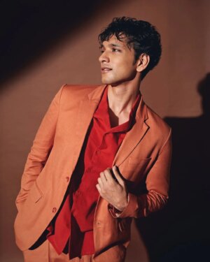 Gautham Karthik Instagram - Just an Orange Zest 🍊 😎

Outfit: @geneslecoanethemant 
Stylist: @ruchi.munoth 
Assisted by: @div.gayathrii 
Make-up: @prakatwork 
Hair: @messi_style_artistry 
📸: @arungnanavel