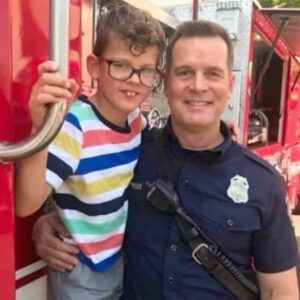 Gavin McHugh Instagram - I want to wish you a happy birthday Peter! 9-1-1 wouldn’t be the same without you ❤️ I hope you have the best birthday ever! @911onabc (can you believe I already have known you 1/2 of my life so far?)