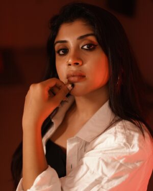 Gayathri Shan Instagram - Rosu Rosu 💋 
.
.
.

📸 @explorashots