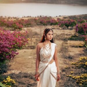 Gayathri Sri Instagram - Divine beauty , captivating smile , flawless ✨️ glow in the eyes ❣️

Photography @the_shutter_photography | makeup @blush_bridal_studio28
Model @gayu_sri_offl 
Costume @blush_rental_costume28 
Jewellery @blush_bridal_jwellery28 

#theshutterphotographyindia #vijaytv #makeupartist