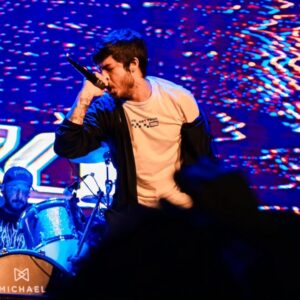Gaybol Instagram - Só tenho que agradecer por nunca ser esquecido pelo @nanerbacksteps e @emmerciaoficial. É sempre uma satisfação enorme e um prazer indiscritivel pisar no oalco pra cantar 😭❤️
MOMENTOS FELIZES DEMAAIS ❤️❤️🖤🖤
Fotos lindas do @pirukaphotos
#gamer #nerd #emmercia #rock #metal #virgem
