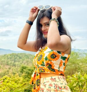 Geetashree Roy Instagram - 🌼🌼
