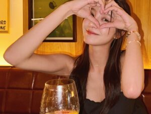 Actress Genie Chen HD Instagram Photos and Wallpapers July 2024