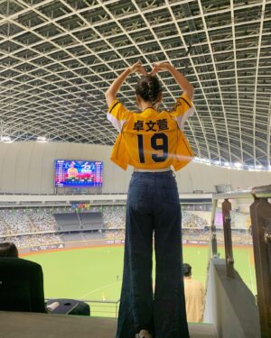 Genie Chuo Instagram - 演出前的自己
從球迷變成演唱者的進化🧬

2024/08/03  in 台北大巨蛋