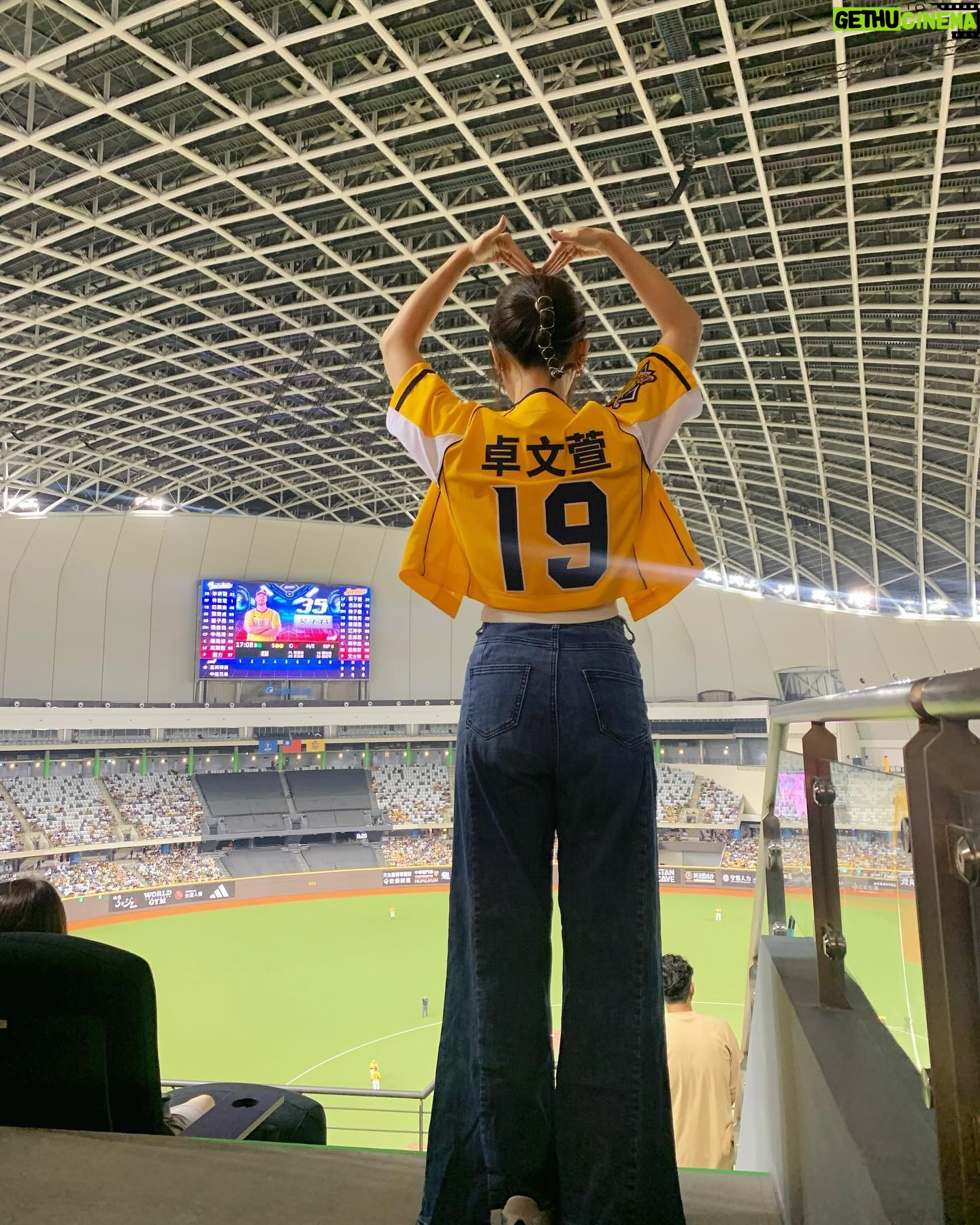 Genie Chuo - 5.1K Likes - 演出前的自己
從球迷變成演唱者的進化🧬
2024/08/03 in 台北大巨蛋
