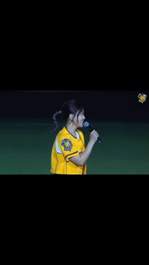 Genie Chuo Instagram - 有時候真的會被自己的蠢笑死😂
明明就揮左手，真的是抱券一秒變綜藝😝
3萬4千多人的尖叫聲真的不是蓋的👏👏
然後真的很喜歡跟台下的朋友聊天
再一起創造美麗的大巨蛋💡海畫面
謝謝你們～
謝謝爪爪
謝謝中信兄弟
愛我好嗎？🙂‍↕️
#中信兄弟 
#卓文萱
#愛我好嗎 
#台北大巨蛋
