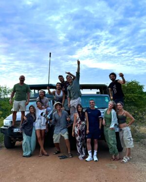 Genoveva Casanova Instagram - Perla de Oriente, Isla Resplandeciente, Paraíso sobre la Tierra, Lágrima de la India… Sri Lanka!! 🇱🇰💚🙏🏻

#wildlife #safari #srilanka #travel #friends