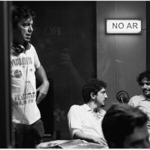 George Sauma Instagram - Quem que tá faltando?! Pra descobrir, corre pros cinemas! Dia 25 de abril estreia em todo Brasil, “Aumenta que é Rock n Roll”, a história da rádio que lançou o rock nacional!!! O filme tá incrível, que honra fazer parte disso! Viva o cinema! Esperamos vocês! ❤️
