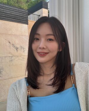 Geum Sae-rok Instagram - (이 머리길이도 이틀남았네)
