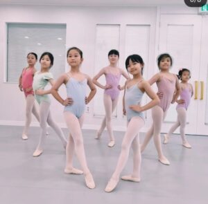 Gi So-you Instagram - 단짝친구 규리라 함께해서  더 즐거운  발레😍😍
너희 너무 이쁘당^^
ㆍ
ㆍ
ㆍ
ㆍ
@kyubin0909 
ㆍ
ㆍ
ㆍ
@sballet_studio 
발레  예쁘게 가르쳐 주셔서 감사드려요 
ㆍ
ㆍ
ㆍ
#기소유#박규리#발레#넘이쁘다#감사합니다