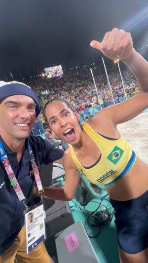Giba Instagram - É OURO NELAS!!! 🥇🤩🇧🇷 Que momento emocionante! Estou sem palavras para descrever a emoção de assistir a essa final incrível do vôlei de praia em Paris. Ana Patrícia e Duda, que entrega! Esse último ponto... Foi de arrepiar! A tensão, a energia, o foco em cada movimento... Que orgulho! Parabéns, campeãs! 🤩🥇🇧🇷🏐🎉

#Volleyball #Olimpiadas #Paris2024