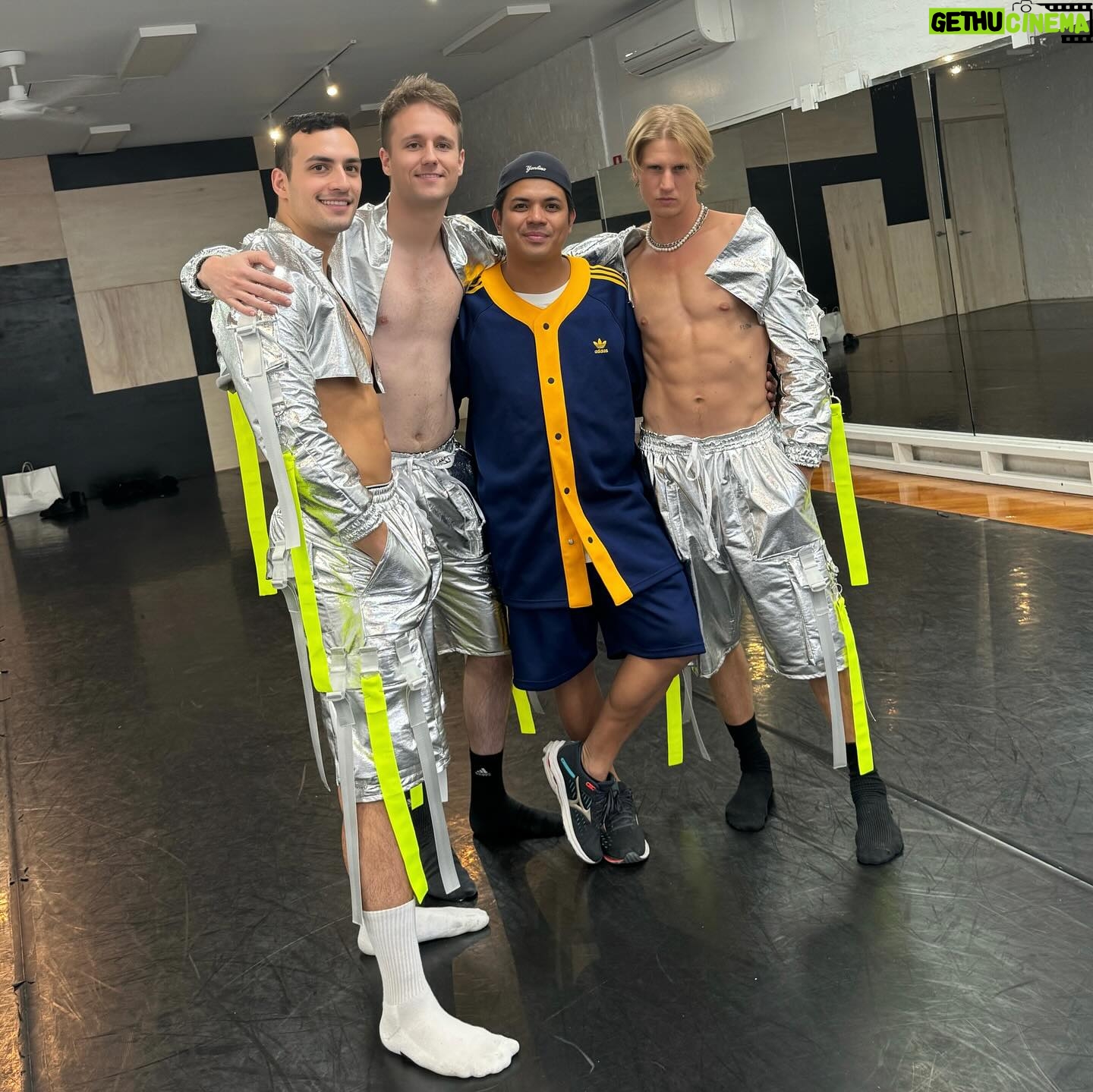 Gigi Era - 4.7K Likes - To my dancers and choreographers…..I’m so blessed to have you in my life. I’m also grateful for your support and love. I can’t wait to work with you all soon.
#tourtheworld #comingsoon
Dancers:
@gevangelakos
@lukaswhite
@daniel.e.lewis
@mrlukeyluke
Choreographers:
@marco_cdance
@martysedgfield
#mabuheyaustralia #melbournedancers #amazing #dancers #dragraceph #dragshow #hoeshow #houseofera #dancingdiva #choreography #dancers #slayqueen