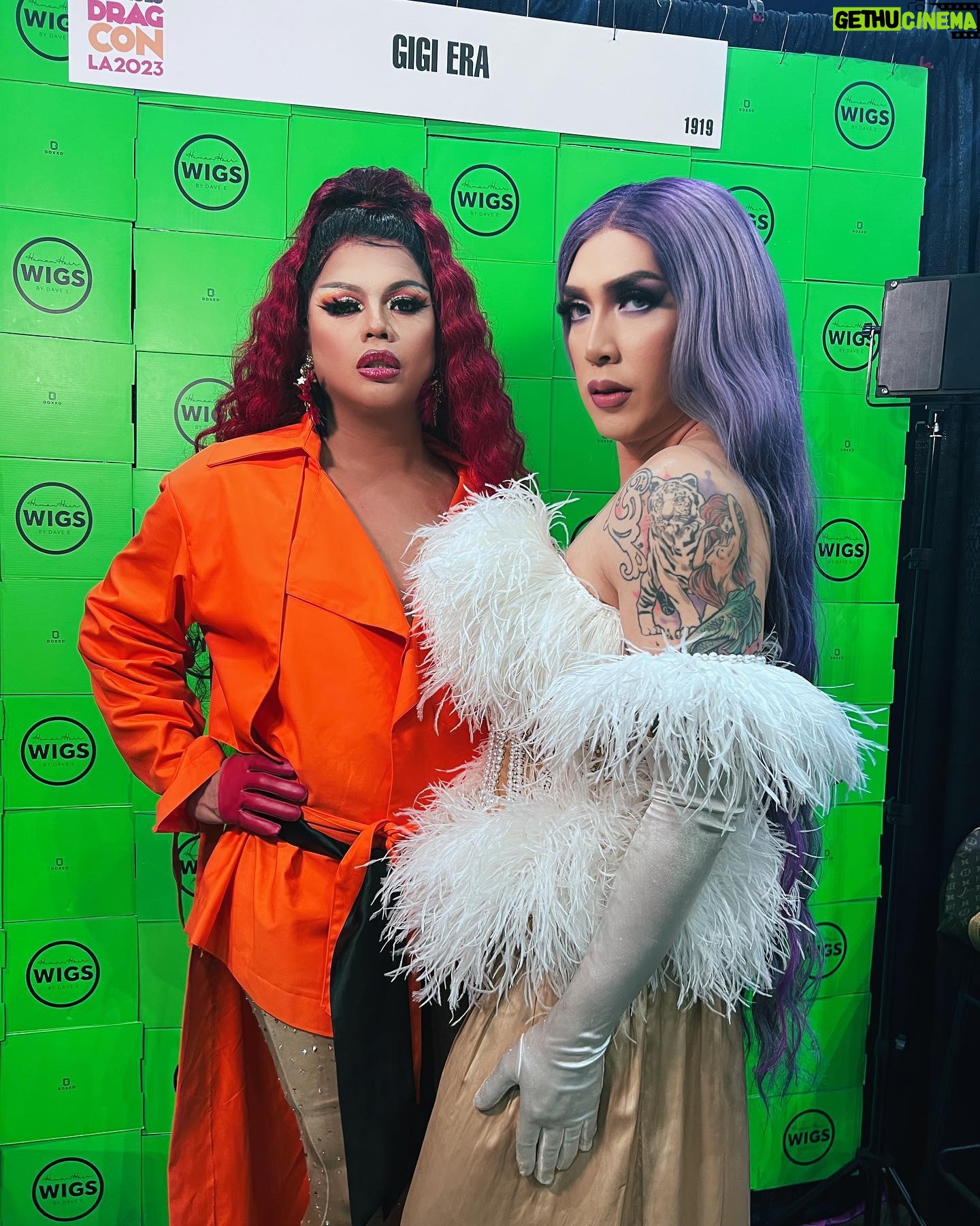 Gigi Era - 4.9K Likes - Day 2 of Drag con 2023 💜
Booth 1919 @the_gigi_era_show
@humanhairwigsbydave
#dragconla2023 #dragraceph
#photooftheday #photo #photogram #photoeveryday #photodump #host #hostess #dragrace #dragracing #dragqueensofinstagram
#dragqueen #draglife #drag #dragsuperstar #dollhouse #dolls #dragqueens #showgirls #performer #dragperfection #dragperformer #dragartist #draggroup #draghouse #hongkongdragqueens #humanhair #wigs #humanhairbydave