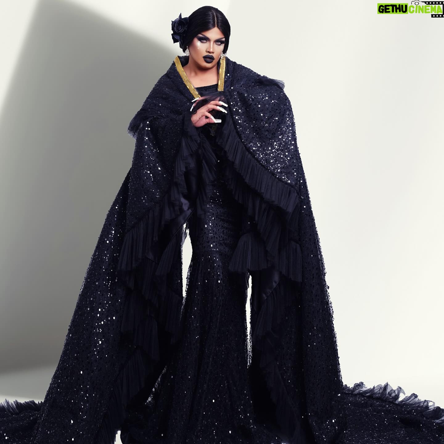 Gigi Era - 5K Likes - Channeling the fierce mystique of black magic.
Photo: @jagger_studios
Designer: Joven Lim
MUA: @minortiz
Hair: @humanhairwigsbydave
Nails: @opulentnails.mnl
#blackmariaclara #dragraceph #photography #melbournedrag #fashionstyle #missmaam