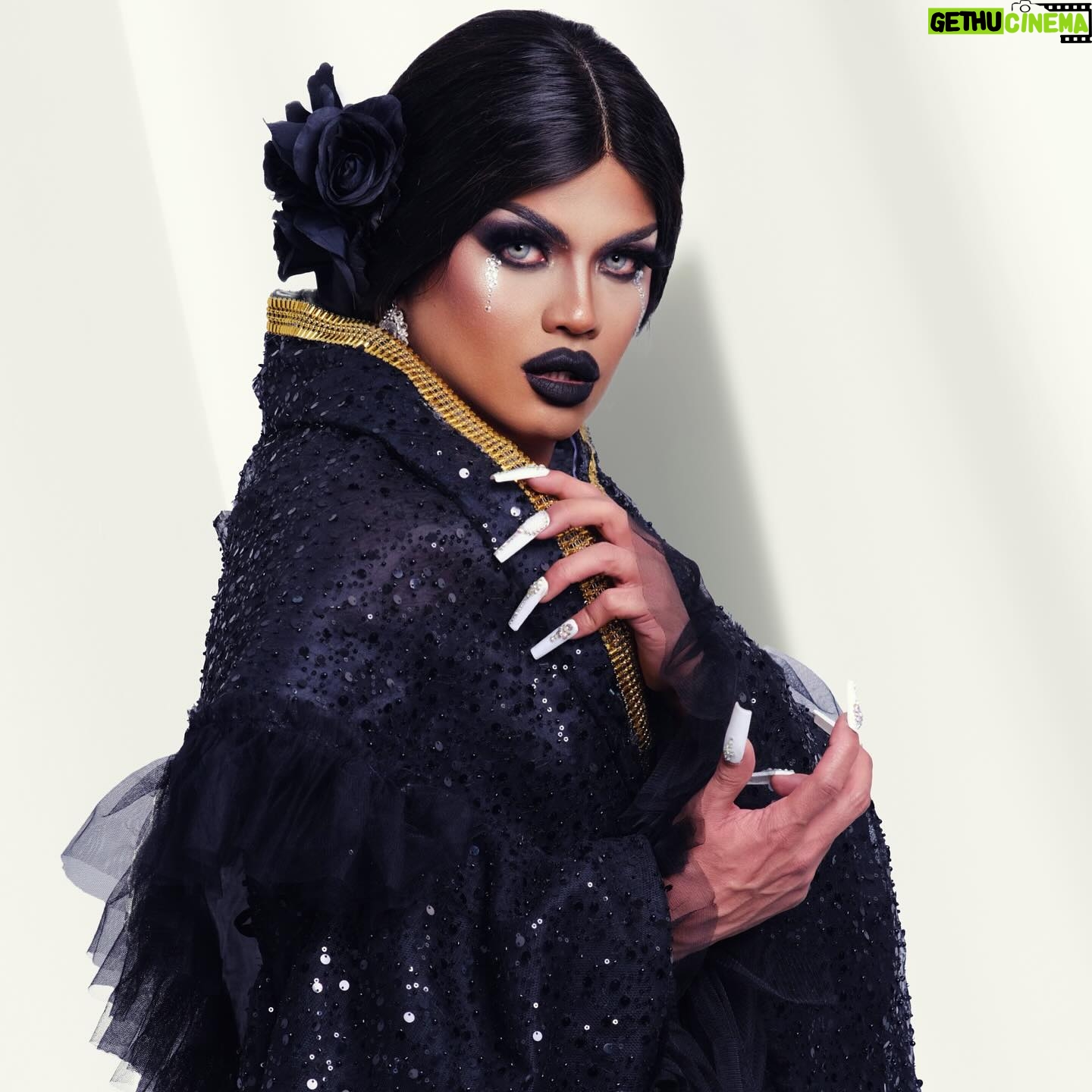 Gigi Era - 5K Likes - Channeling the fierce mystique of black magic.
Photo: @jagger_studios
Designer: Joven Lim
MUA: @minortiz
Hair: @humanhairwigsbydave
Nails: @opulentnails.mnl
#blackmariaclara #dragraceph #photography #melbournedrag #fashionstyle #missmaam
