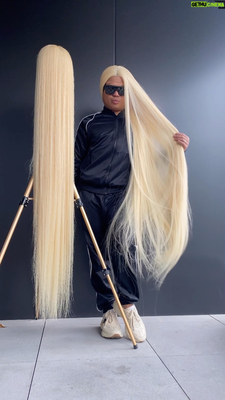 Gigi Era - 5.1K Likes - We been working so hard to find these inches!!!! @humanhairwigsbydave will always be here you. Get your custom made units now. You can dye and style here of course
💜💙💚💛🧡❤️
#humanhair #wigs #longhair #realhair #couture #handmade #blondehair #donatella #lacefrontwigs #entepreneur #slay #fashion #hairstylist