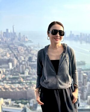 Gigi Lai Instagram - Vacation mood #Happiness #NewYork
📸 credit: my girls🥰

#travel #vacations #sunshine #happymoments #love #familytrip2024