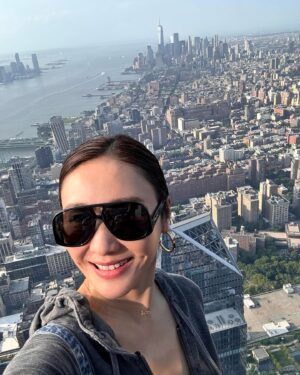 Gigi Lai Instagram - Vacation mood #Happiness #NewYork
📸 credit: my girls🥰

#travel #vacations #sunshine #happymoments #love #familytrip2024