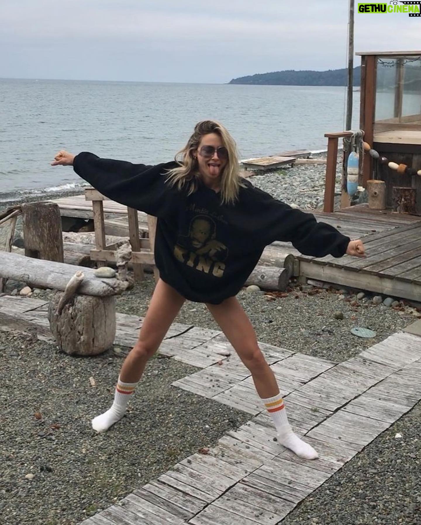 Gillian Zinser - 3 Likes - back in her happy place 🇨🇦